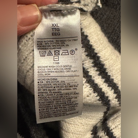 NWOT Old Navy So Soft Bear Fair Isle Crewneck Sweater - Picture 8 of 9